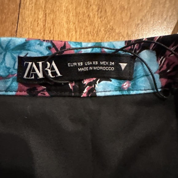 ZARA‎  Multicolor PRINTED MINI SKIRT TRF Floral High Waist 24" Size XS O2791 - Picture 3 of 5